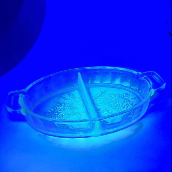 Vintage Jeannette Glass Floral Poinsettia Green Divided Oval Relish Dish Uranium - Picture 8 of 9